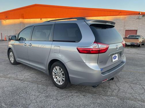 2015 Toyota Sienna XLE
