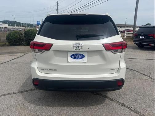 Blizzard Pearl 2018 Toyota Highlander SE