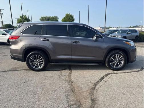 Predawn Gray Mica 2019 Toyota Highlander XLE