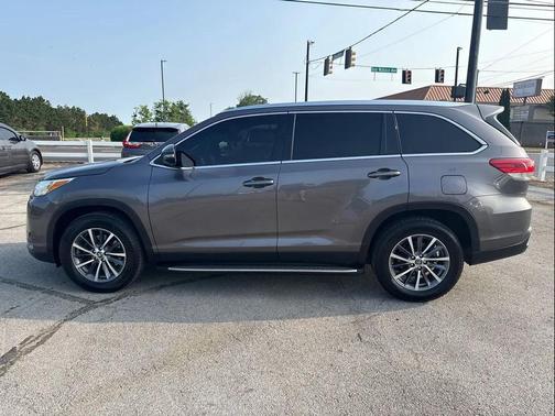 Predawn Gray Mica 2019 Toyota Highlander XLE