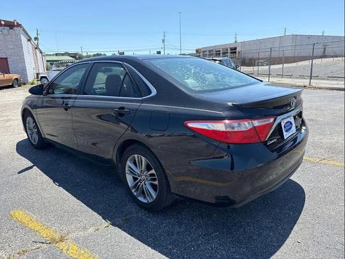 Midnight Black Metallic 2017 Toyota Camry SE