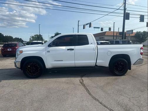 Super White 2016 Toyota Tundra SR5