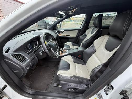 2015 Volvo XC60 T6 Platinum