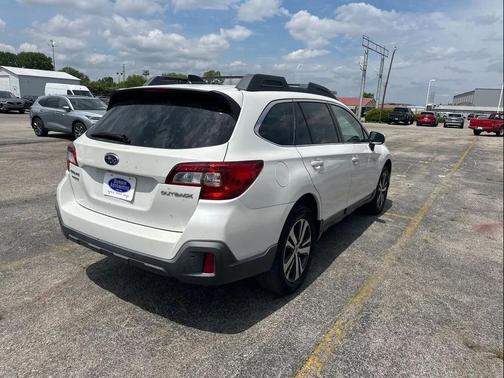 Crystal White Pearl 2019 Subaru Outback 2.5i Limited
