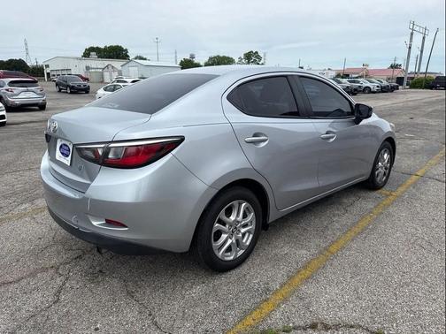 Chromium 2017 Toyota Yaris iA Base