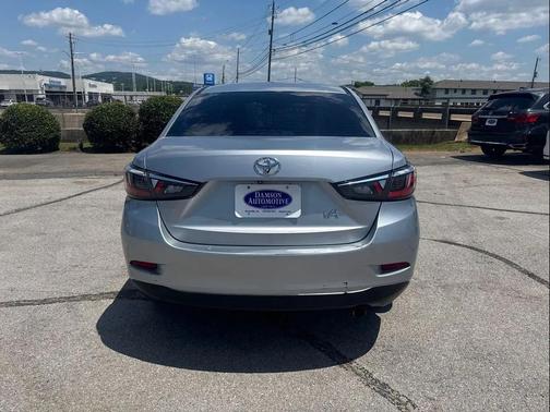 Chromium 2017 Toyota Yaris iA Base