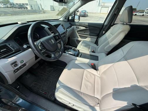 2020 Honda Pilot Touring 8-Passenger