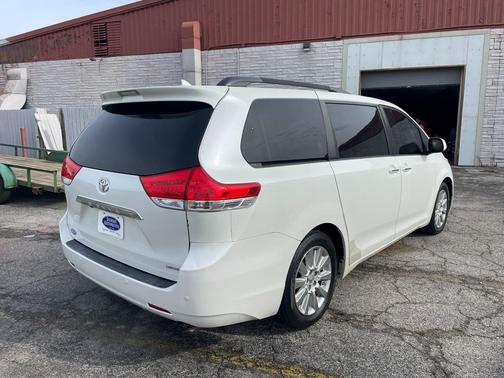 2012 Toyota Sienna XLE