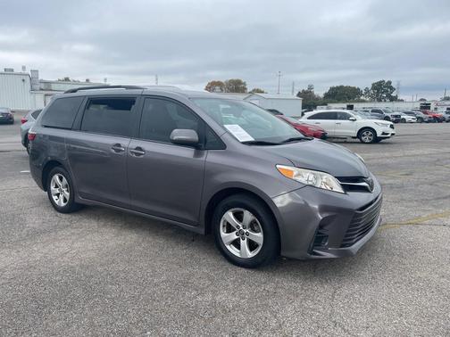 2018 Toyota Sienna LE