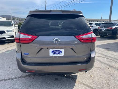2018 Toyota Sienna LE