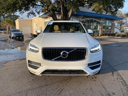 2019 Volvo XC90 T6 Momentum