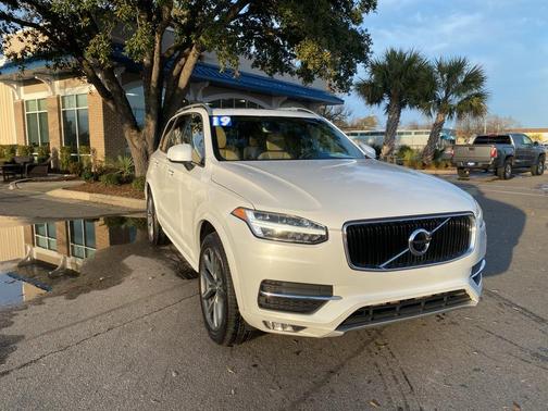 2019 Volvo XC90 T6 Momentum