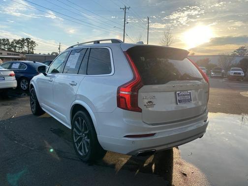 2019 Volvo XC90 T6 Momentum