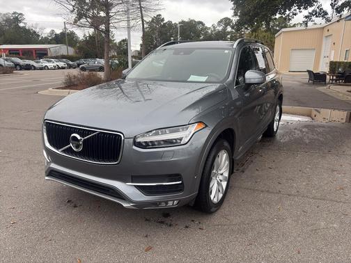 2017 Volvo XC90 T6 Momentum