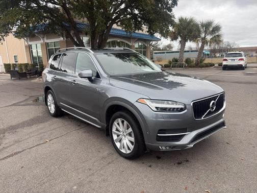 2017 Volvo XC90 T6 Momentum