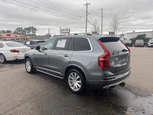 2017 Volvo XC90 T6 Momentum