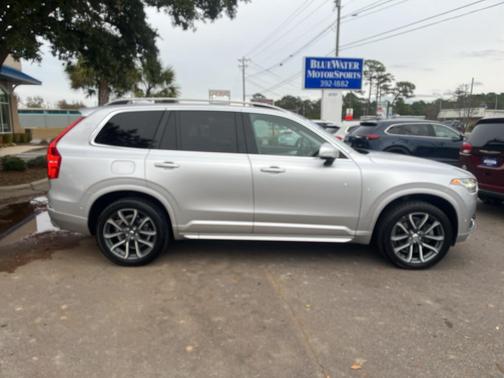 2017 Volvo XC90 T5 Momentum