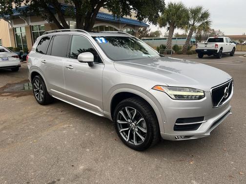2017 Volvo XC90 T5 Momentum