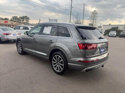 Graphite Gray Metallic 2018 Audi Q7 3.0T Premium Plus
