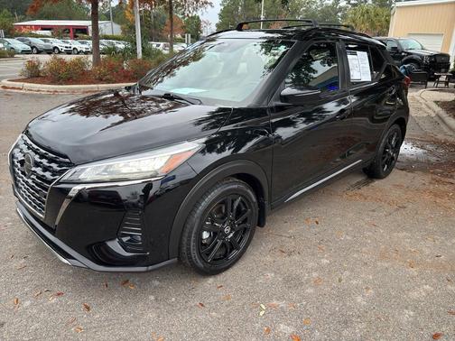 2021 Nissan Kicks SR