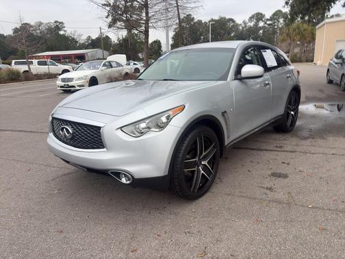 2017 INFINITI QX70 Base