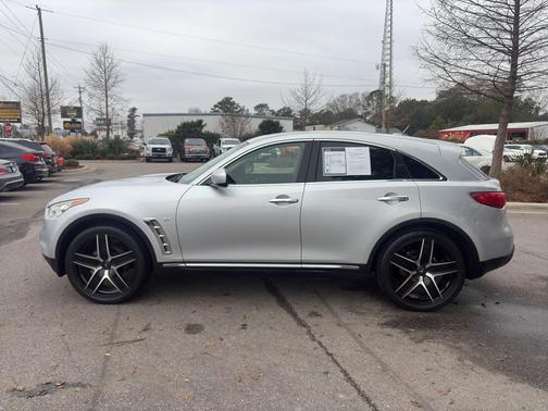 2017 INFINITI QX70 Base