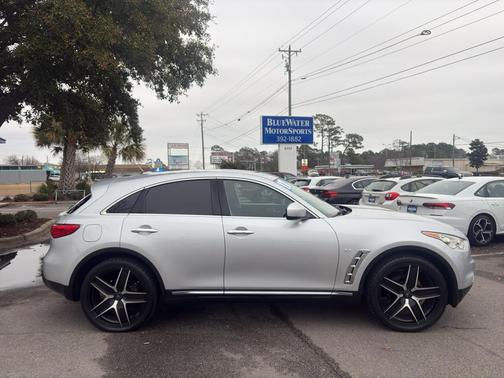 2017 INFINITI QX70 Base
