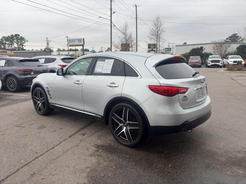 2017 INFINITI QX70 Base