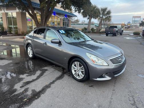 2015 INFINITI Q40 Base