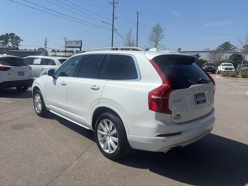 2016 Volvo XC90 T6 Momentum