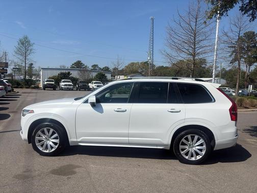 2016 Volvo XC90 T6 Momentum