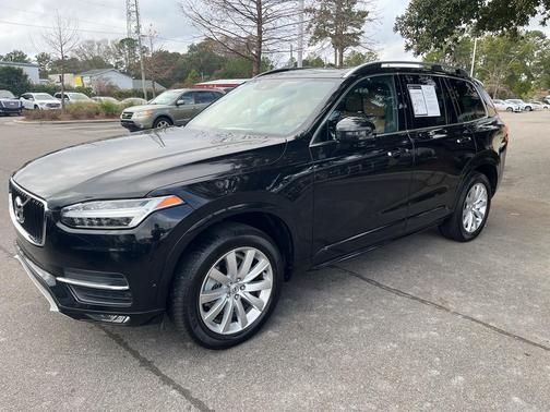 2017 Volvo XC90 T6 Momentum