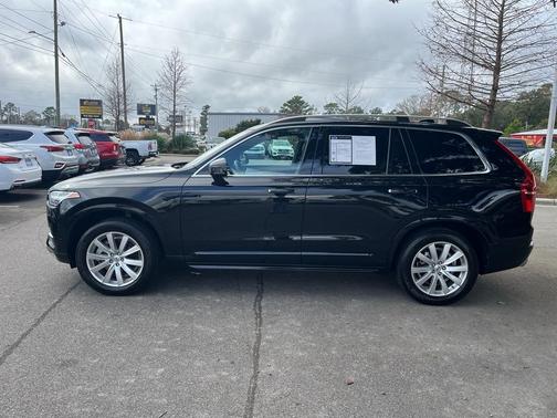 2017 Volvo XC90 T6 Momentum
