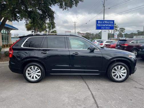 2017 Volvo XC90 T6 Momentum