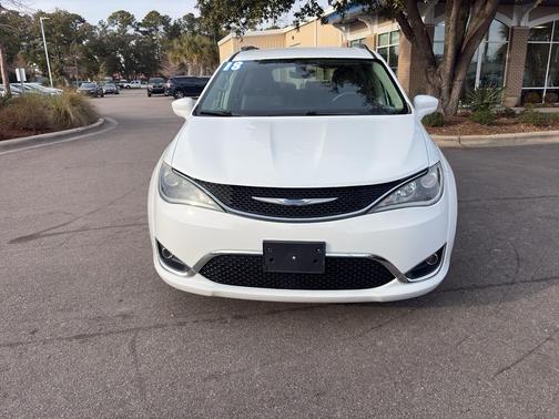 2018 Chrysler Pacifica Touring-L