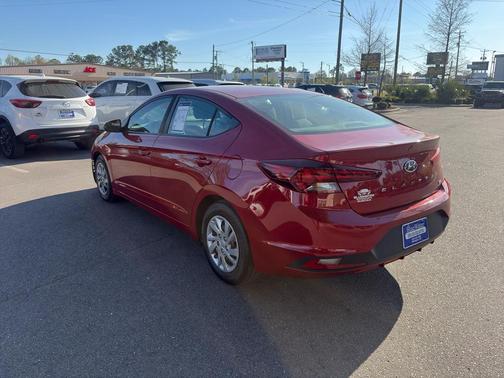 2020 Hyundai ELANTRA SE