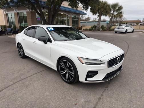 2019 Volvo S60 T6 R-Design