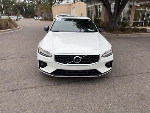 2019 Volvo S60 T6 R-Design
