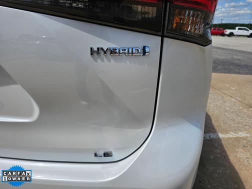 Wind Chill Pearl 2023 Toyota Highlander Hybrid LE