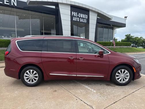 2019 Chrysler Pacifica Touring-L