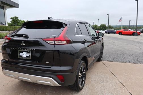 Labrador Black Pearl 2026 Mitsubishi Eclipse Cross SE