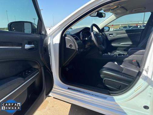 2022 Chrysler 300 Touring L