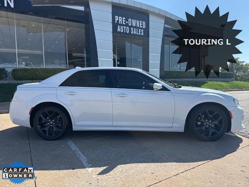 2022 Chrysler 300 Touring L