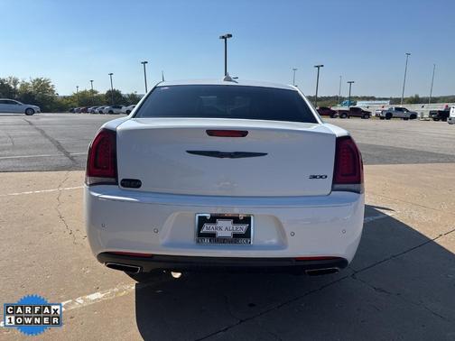 2022 Chrysler 300 Touring L