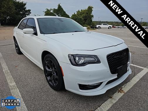 2022 Chrysler 300 Touring L