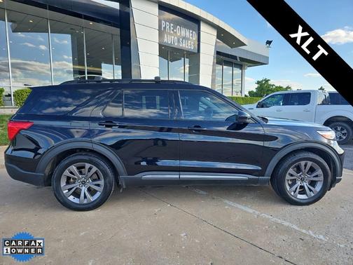 Black Metallic 2022 Ford Explorer XLT