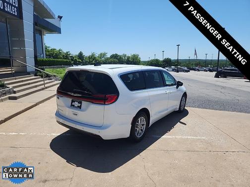 2023 Chrysler Pacifica Touring-L