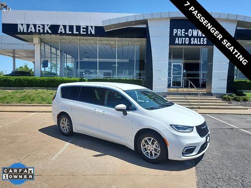 2023 Chrysler Pacifica Touring-L
