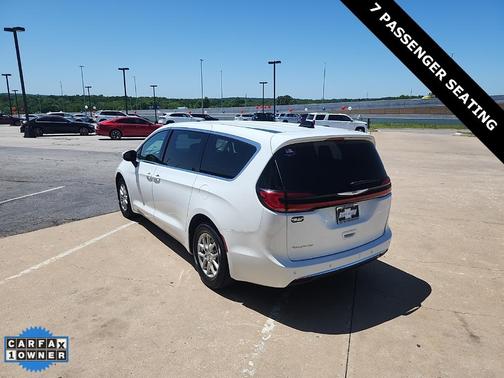 2023 Chrysler Pacifica Touring-L