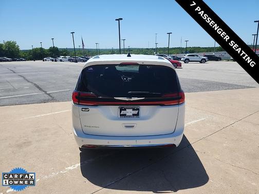 2023 Chrysler Pacifica Touring-L